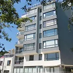 雅尔塔金沙迪拉乌酒店 公寓 *