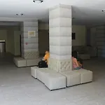 公寓 雅尔塔金沙迪拉乌酒店 *