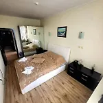 Dilov In Yalta Goudstrand