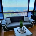 Dilov In Yalta Goudstrand