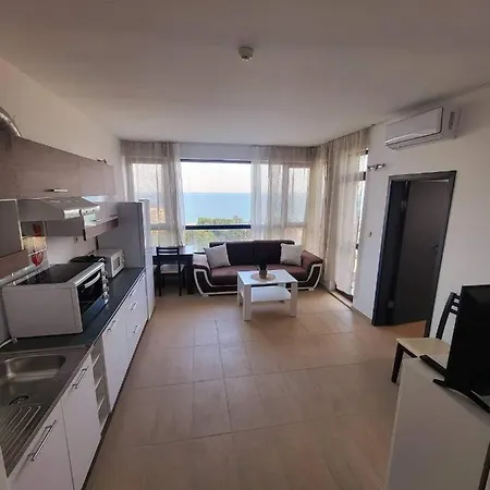 Apartment Dilov In Yalta Golden Sands