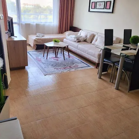 Apartamento Dilov In Yalta Golden Sands