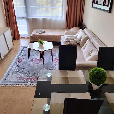 Apartament Dilov In Yalta Złote Piaski