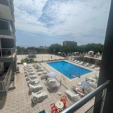 Dilov In Yalta Apartment Golden Sands